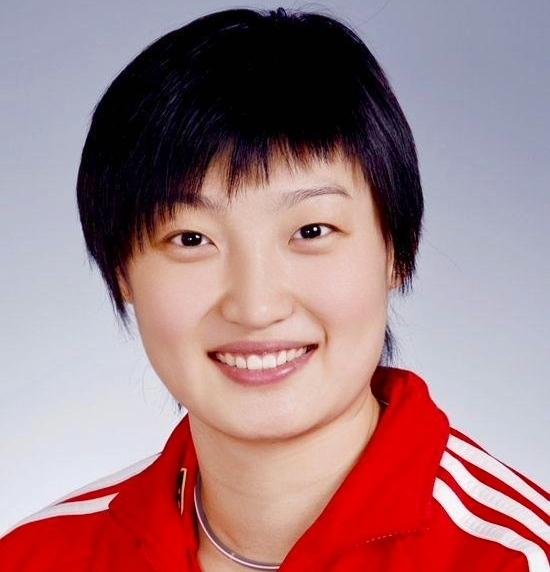爱笑的杨昊，正式出任中国女排教练。这是一位球技精，打比赛善配合，又有亲和力的女排