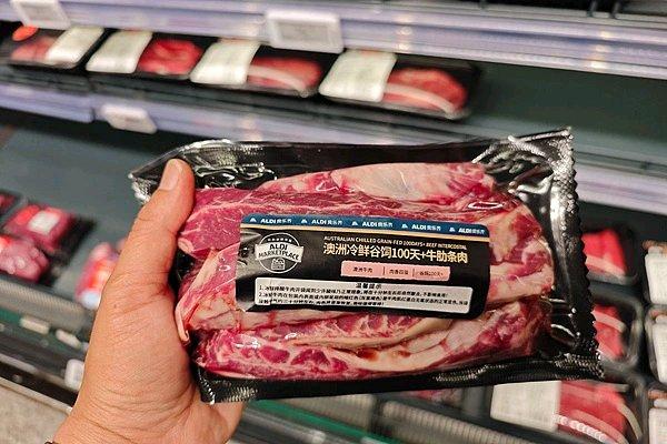 中国限制美国牛肉后，澳大利亚牛肉对华出口迎来大爆发，激增65%。今年前七个月，澳