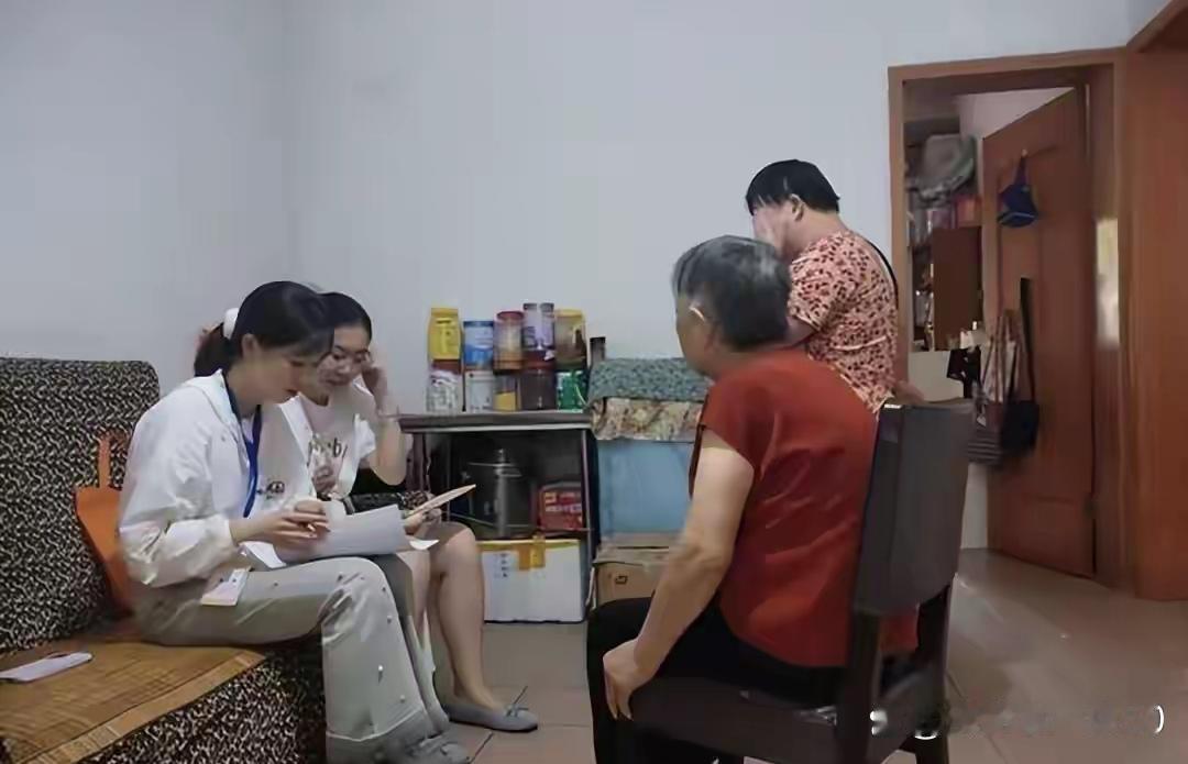 上海一对母女接连患上阿尔茨海默病，法院判居委会出任法定监护人，不少街坊老哥唠起这