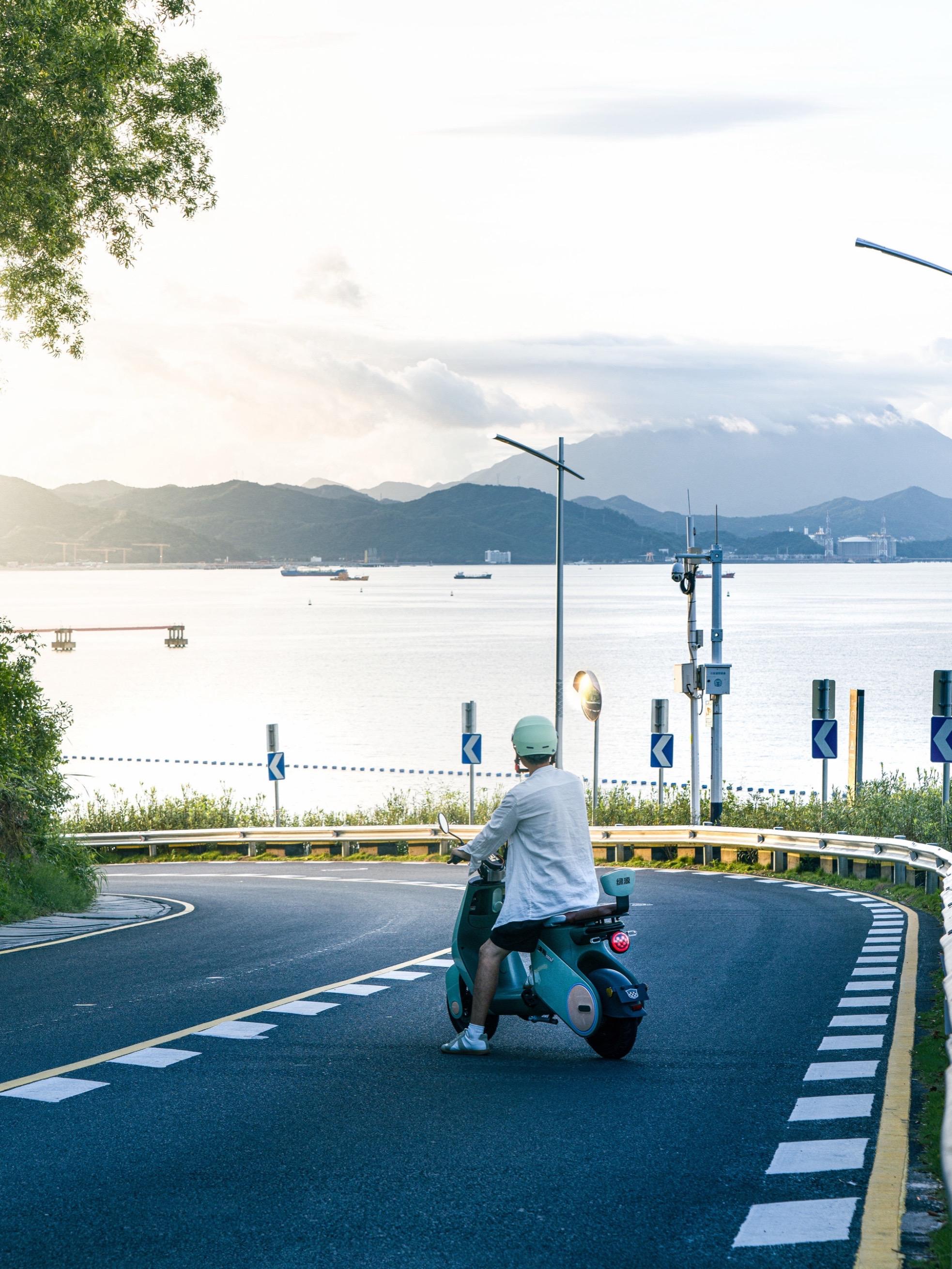 深圳的夏天永不停歇……怎么不怀念在深圳海边骑行的日子 - 地址：深葵路