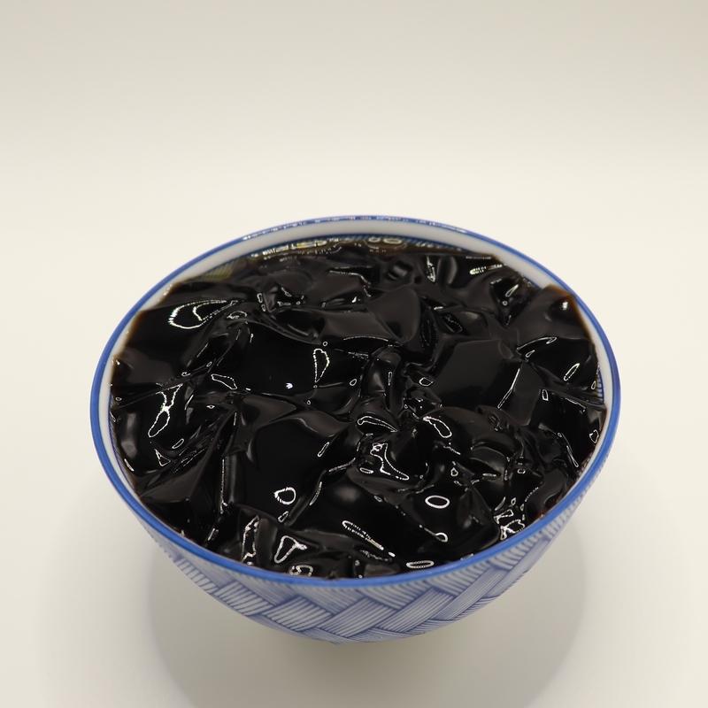 今天的天气是阴天，到了中午还下了中雨，气温下降了很多，最高气温只有12度，许多人