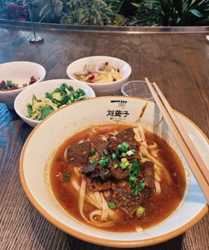 环境挺舒适，出品卖相也在线，看着就很有食欲。可惜味道平平，没太多惊喜，吃过就忘的