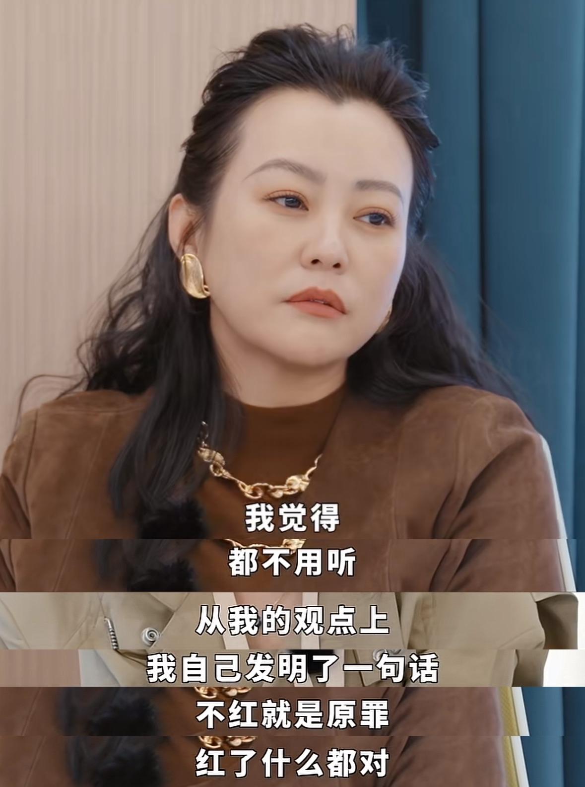 哈尼克孜因私下探班穿着打扮不够漂亮丢角色？现在演员行业这么卷？私下被看见“不够美