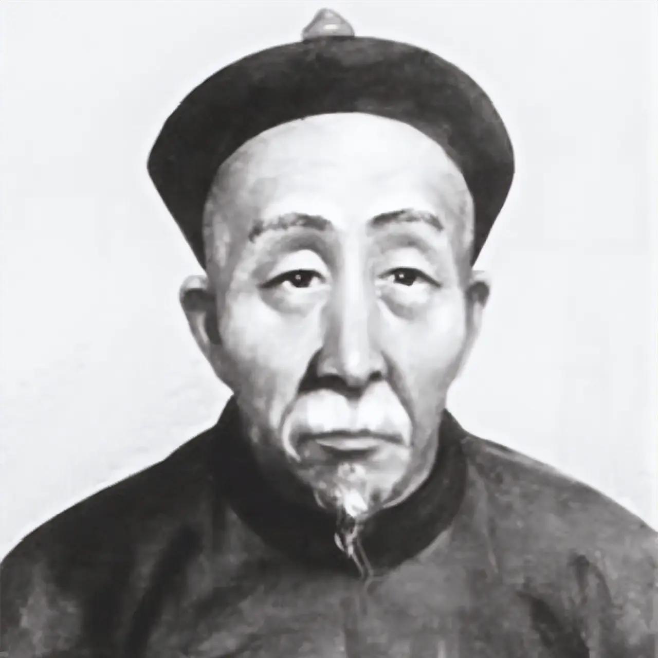 乾隆四十七年春天，乾隆让刘墉查内奸，他在家装病喝了7天茶，只在御前提了句“最近谁