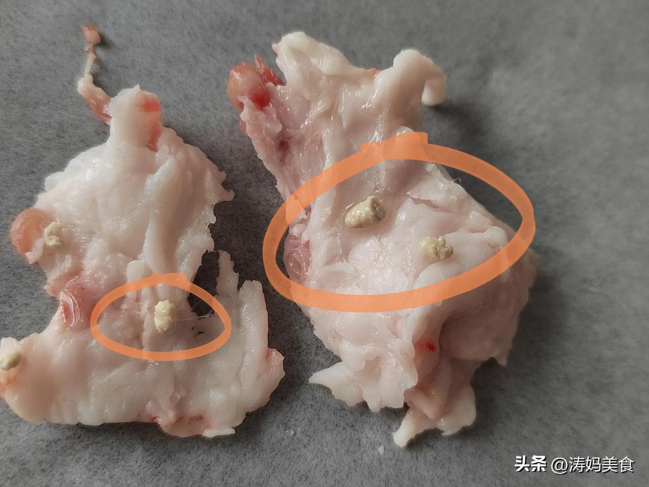 买了一块梅花肉，切肉的时候发现了这个……这是什么啊？大家有知道的吗？