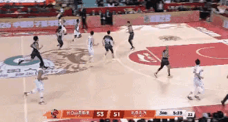 北京北汽巨星周琦的扣篮真是太霸气了！在今天北京北汽客场挑战长白山恩都里的比赛中，