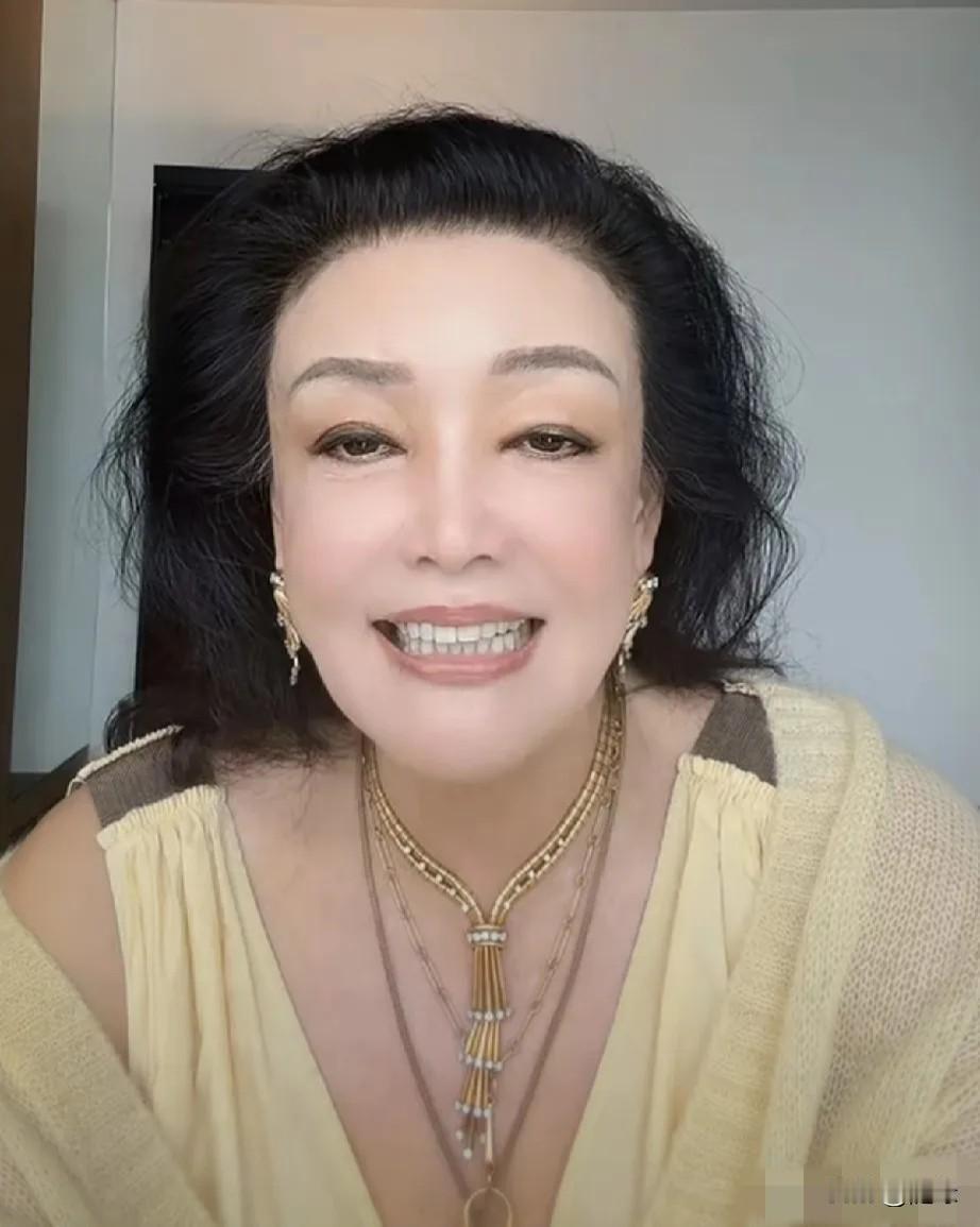 张兰报喜！
她喜笑颜开说，初七的小马宝宝，母子平安。汪宝儿太可爱了，张兰说小宝宝