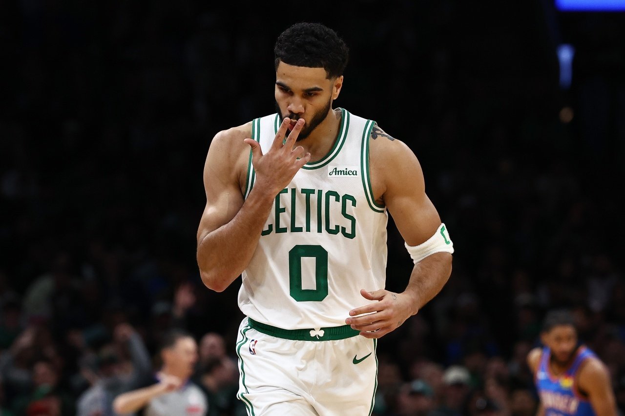 塔图姆近5场比赛场均25分11.6篮板8助攻1.6抢断0.4封盖。波士顿凯尔特人