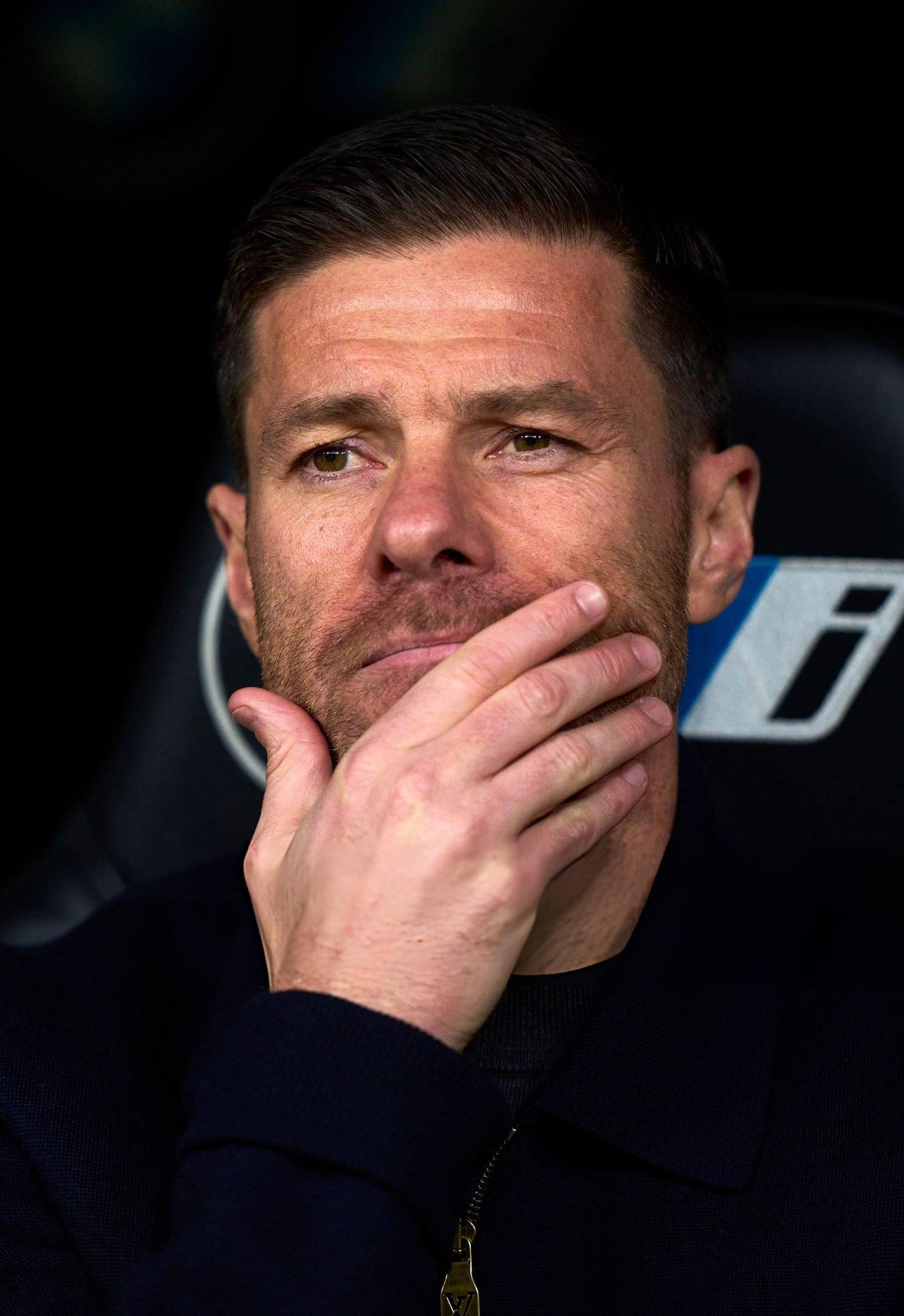 阿隆索希望在一月份引进一名中场球员，但皇家马德里认为目前的阵容已经足够，不会再有