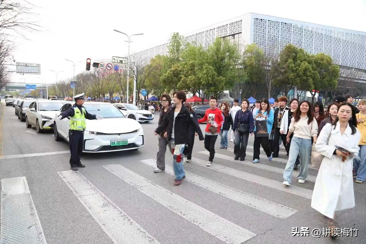 真没想到一场陶喆的演唱会对经济拉动有这么大！

6000万！你能想得到吗，这是陶