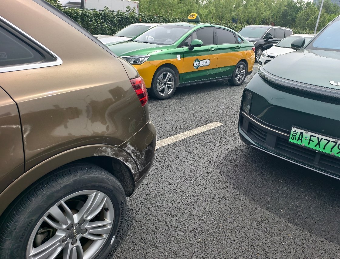 刚我的L9被人撞了，对方加塞全责没开智驾，堵车慢速11万公里，一血没了我与汽车的