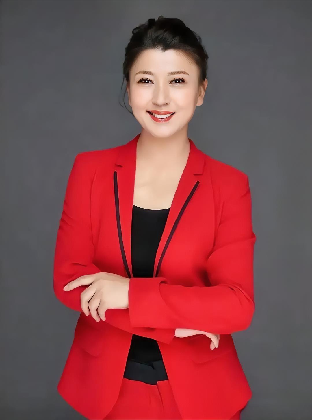 一婚爬上戏台，二婚爬上舞台，三婚爬上高台，炫富上了天台！

闫学晶风波出来十多天