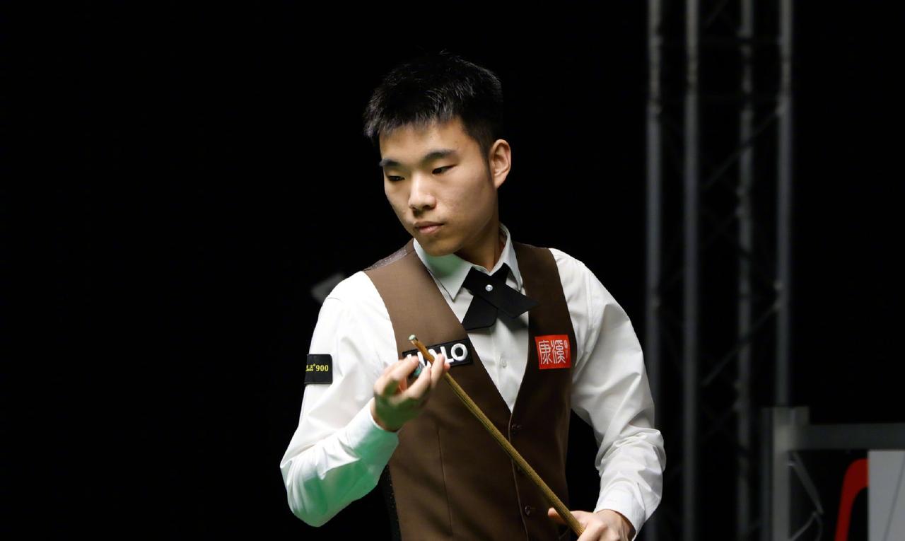 范争一领先被逆转是本届世锦赛中国球员发挥的转折点!
如果他能一鼓作气淘汰墨菲，则