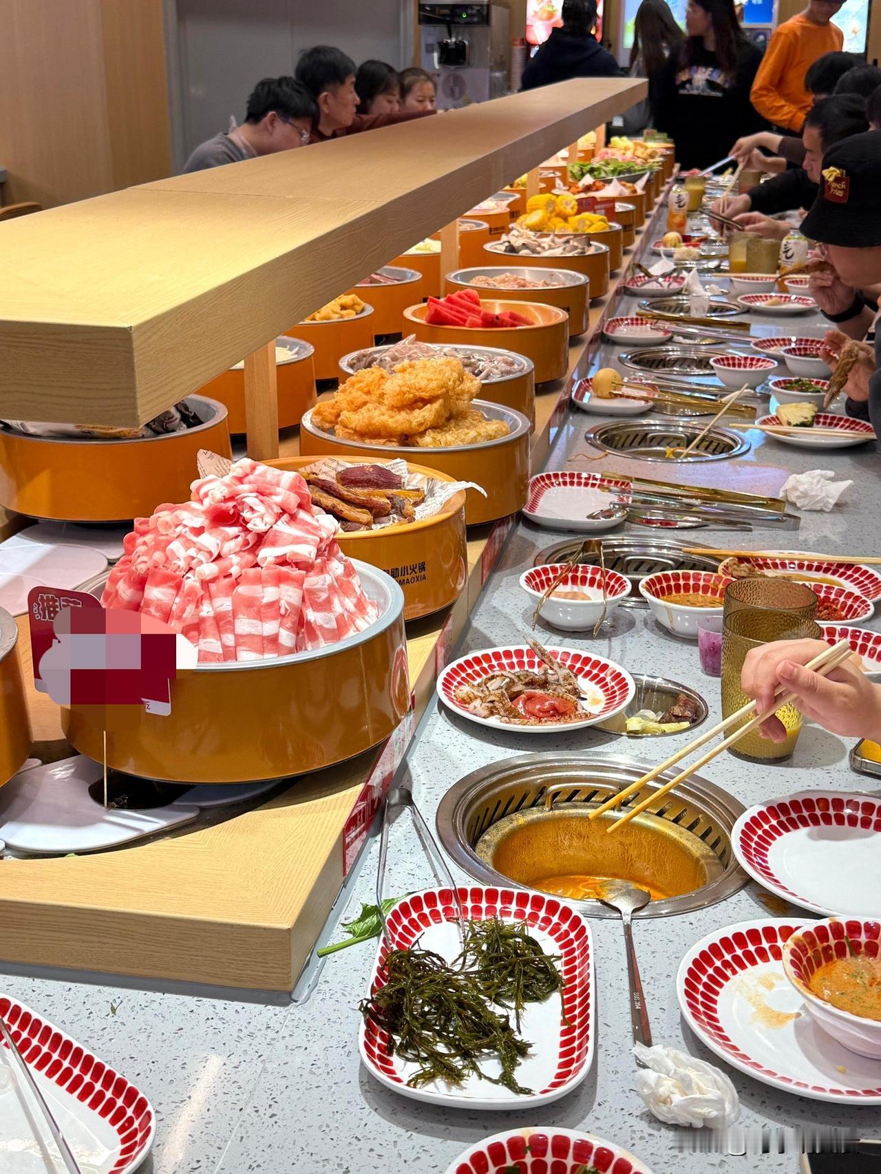 乌鲁木齐小火锅彻底卷疯了！
盲目跟风加盟，最后只剩一地鸡毛

最近走在乌鲁木齐街