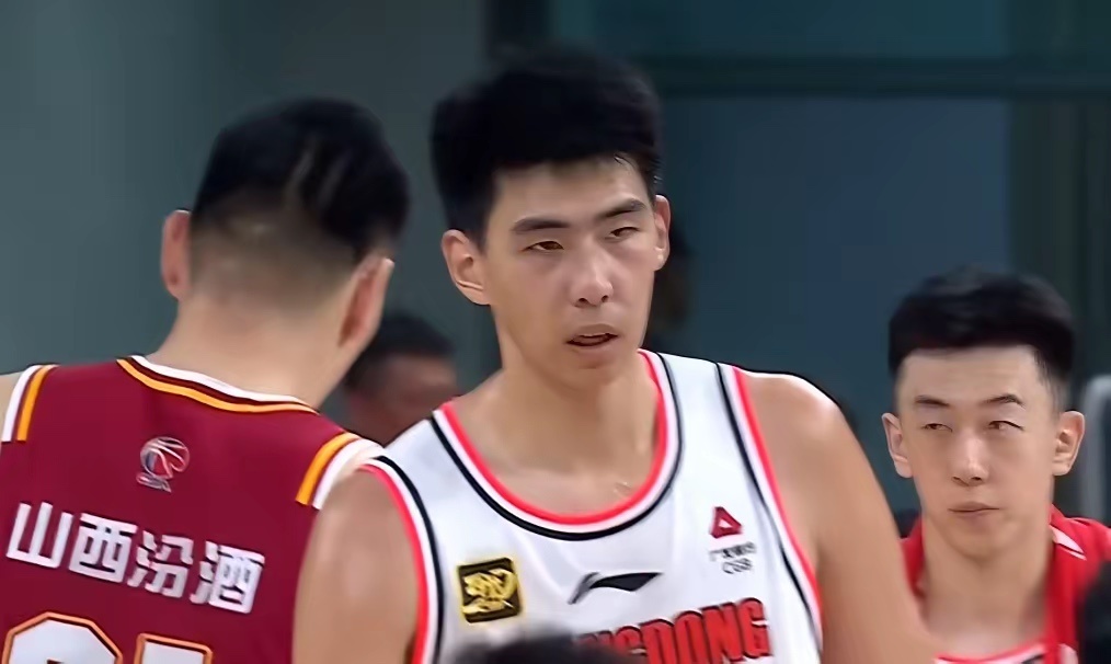 徐昕暂不参加NBA夏季联赛当NBA夏季联赛邀约与国家队任务冲突，徐昕毅然选择了后
