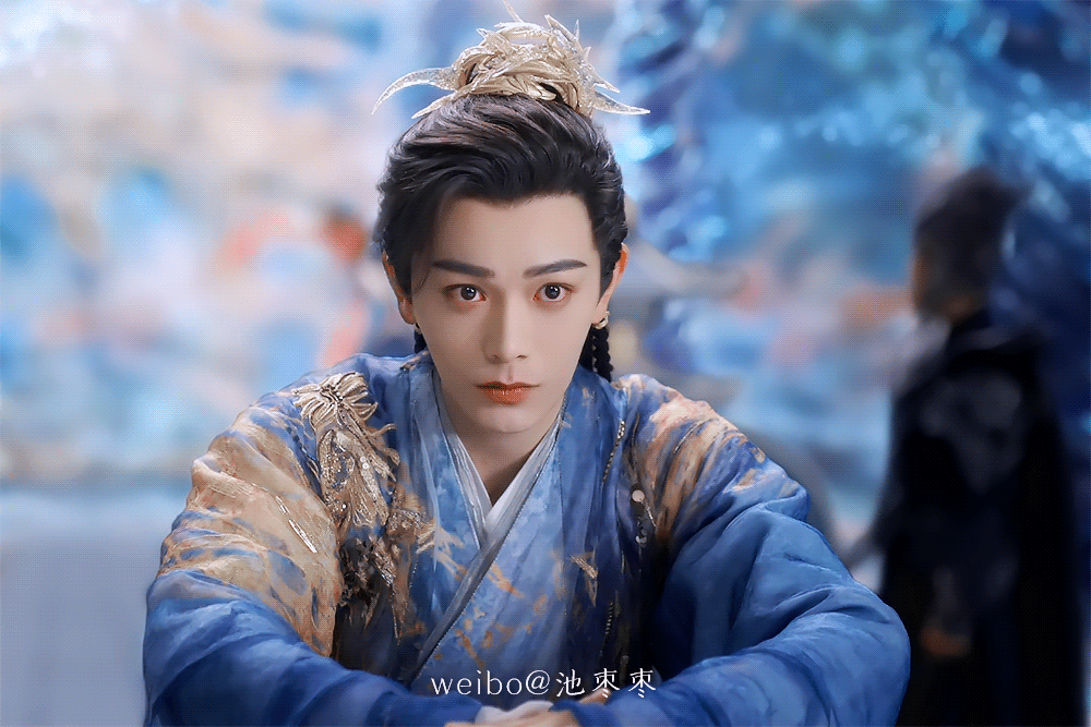 易小雅确实🈶点东西的，丁禹兮在《七时吉祥》里帅出了新高度。这妆造真是顶级精致啊