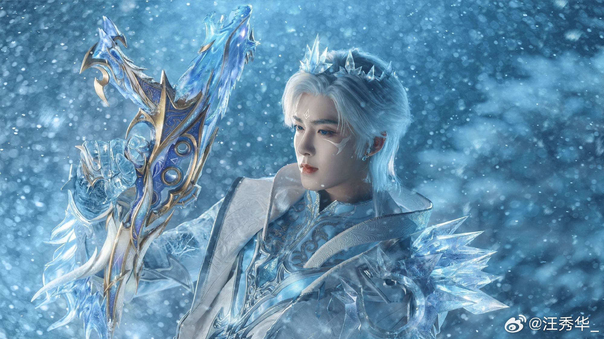 开局一人一狼，燃，太燃了！最绝的还得是侯明昊的眼神！视频开头他眼神平静，随着千军