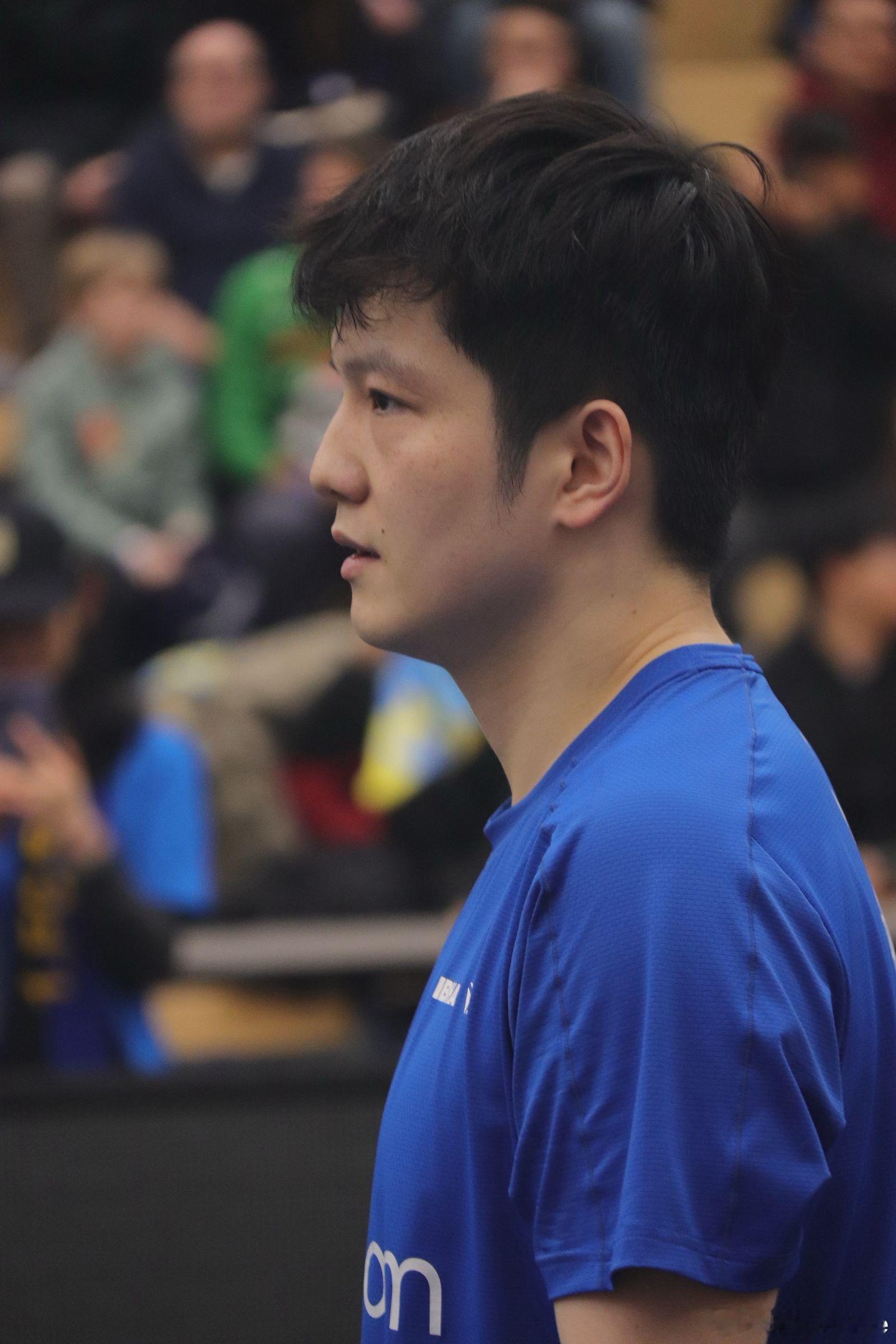 乒萌一樊振东 帅得轻而易举 举重若轻 轻轻松松 松松软软 软软绵绵 