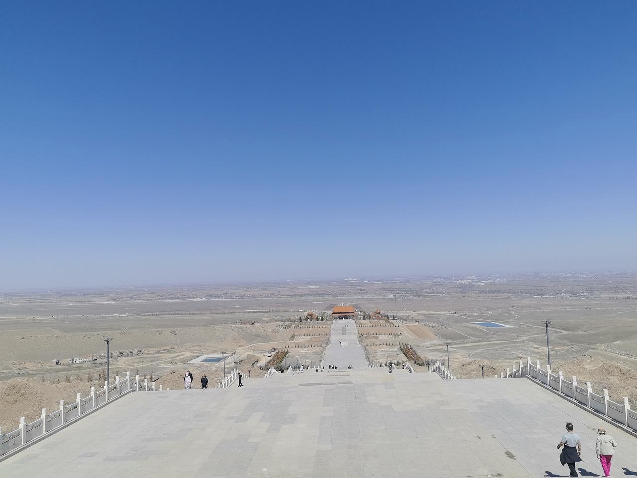 《绝叫》在读中，铃木阳子的人生轨迹

1. 原生家庭：被忽视的童年与少年

家庭