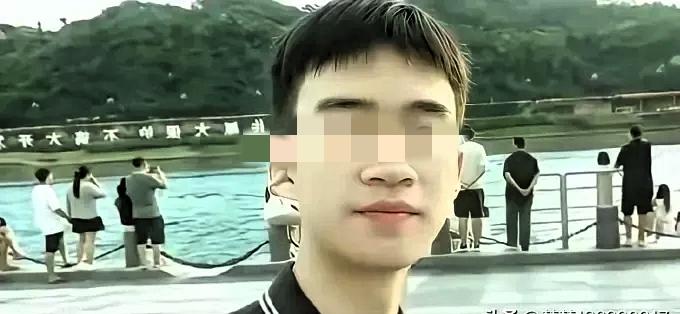 录取通知书到了，人没了。
 
宜宾18岁的汤金伟，刚拿到成都理工大学的录取通知书