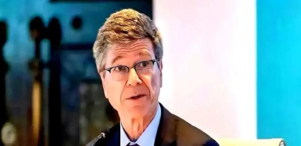 美国经济学家一语惊醒梦中人：中国可不是美国的敌人！真正让美国夜不能寐的，是中国仅