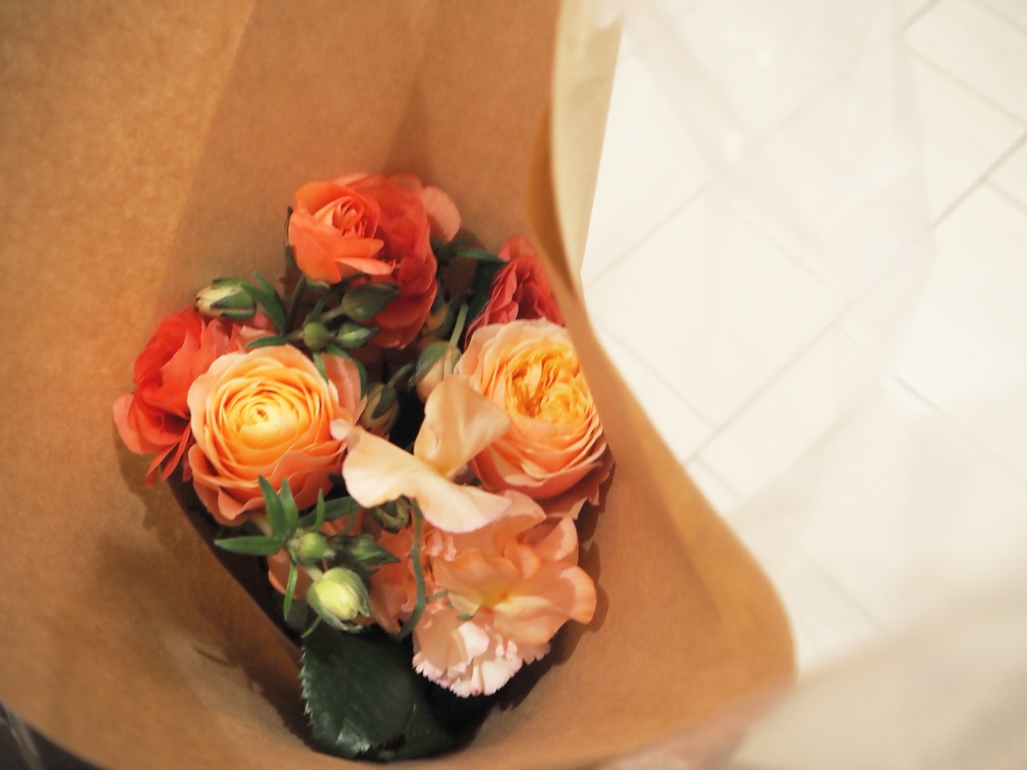 佐藤璃果「好きな色は水色ですがこの日お店で見つけたピンクのお花がかわいくて買って