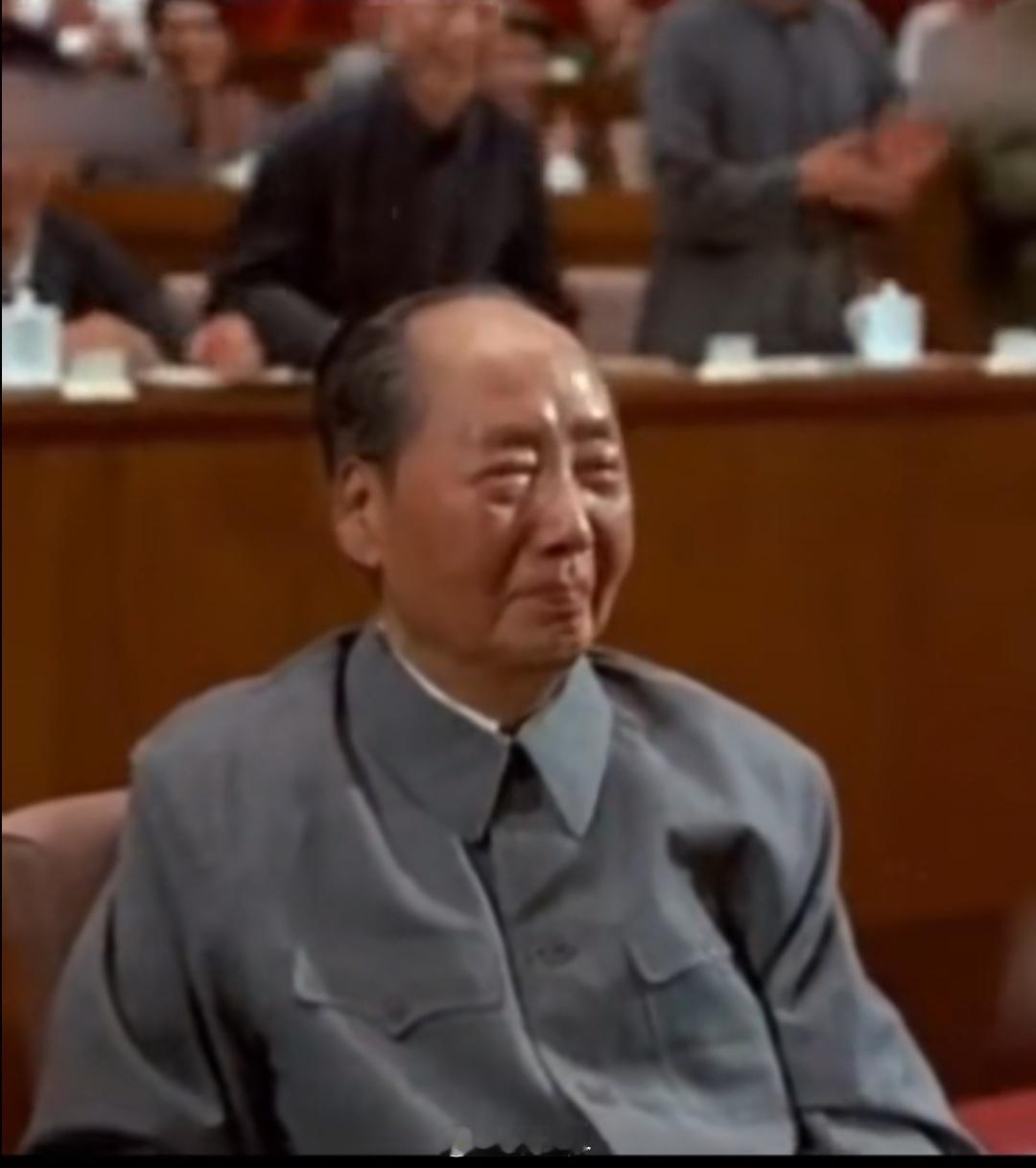 刚才一个朋友无意中在v信刷到教员在中共十大会议上的视频，说看哭了，立马分享给我（