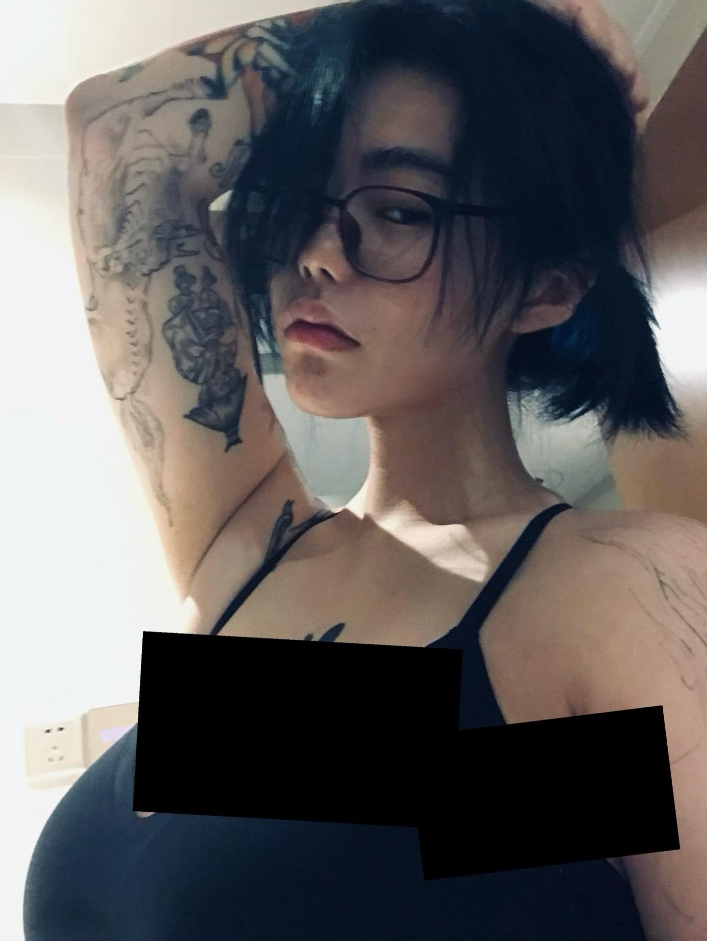 别忘记我们有责任展示生命的美丽。那是女人应有的生命尊严。