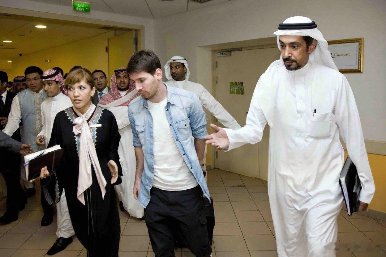 2011年是谁把传奇球星梅西带到沙特阿拉伯的？