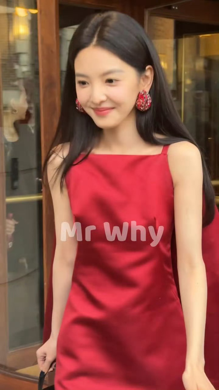 美美的，喜欢耳环 ​​​