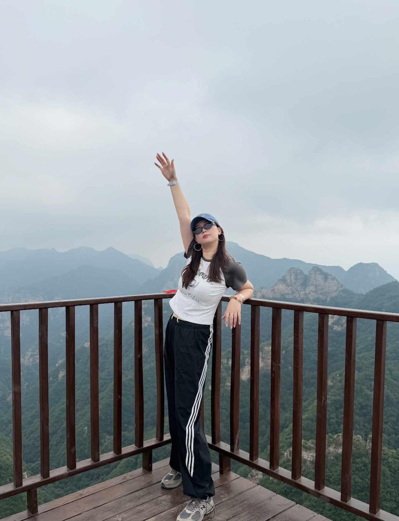 爬山不是输赢，是看遍沿途的风景
南石洋大峡谷替你去看过啦
是和姐妹一起去哒
见人