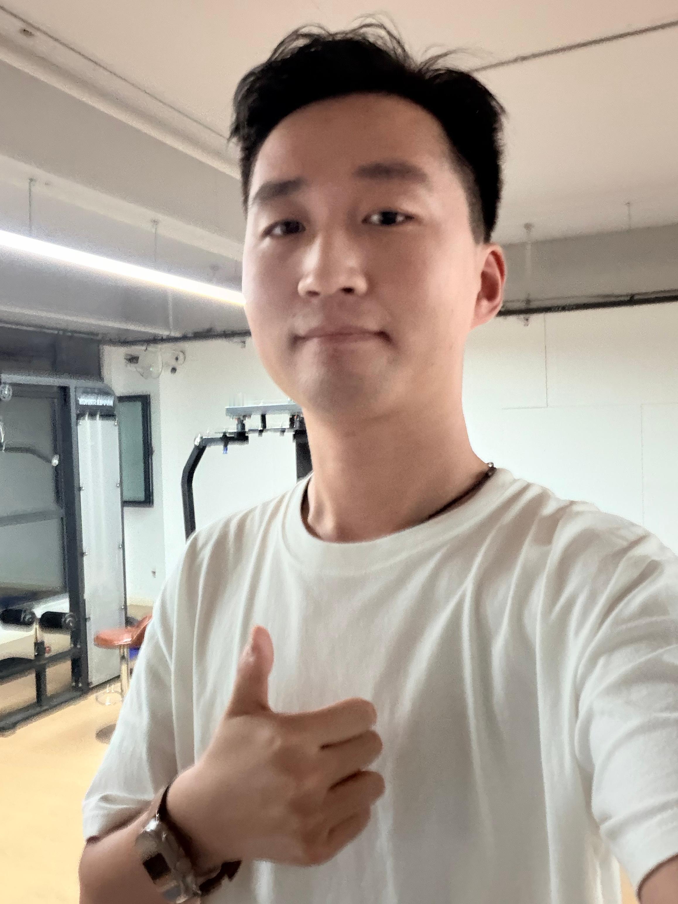 健身第九天，继续搞起！中间出差了几天没练，感觉脸上全是肉了[泪][泪][泪]小梦