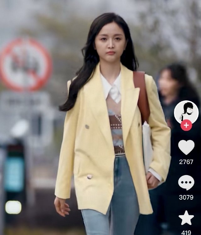 白鹿看到我要逆风去吴宣仪的装扮狂喜，已过万重山勿cue~ ​​​