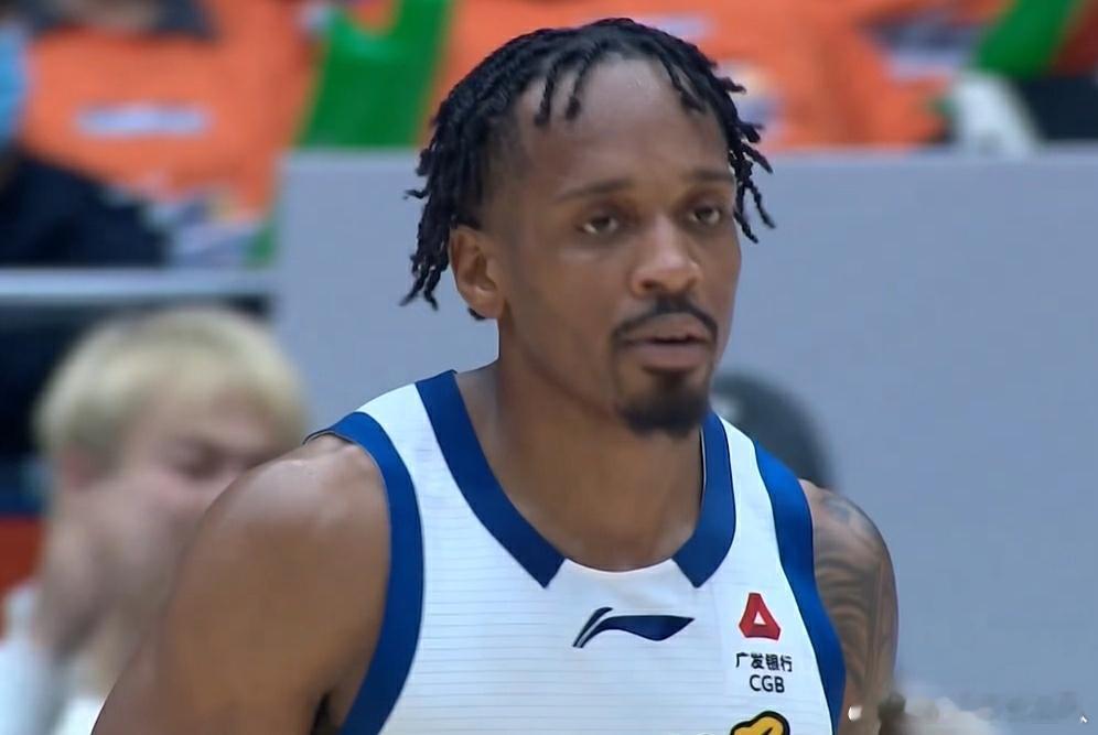 山东男篮终结广厦7连胜巴里布朗末节21分 山东男篮上半场最多时领先30分，但是小