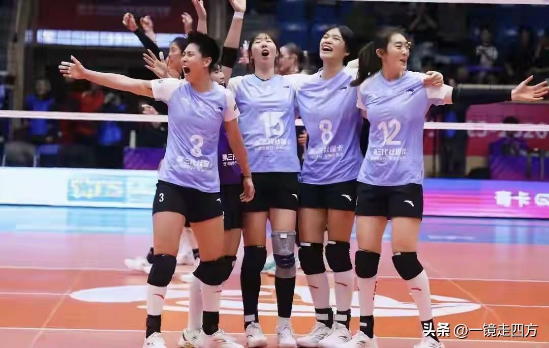 刚刚结束的一场女排超级联赛季后赛第五轮的一场比赛，已经提前锁定四强席位的上海女排