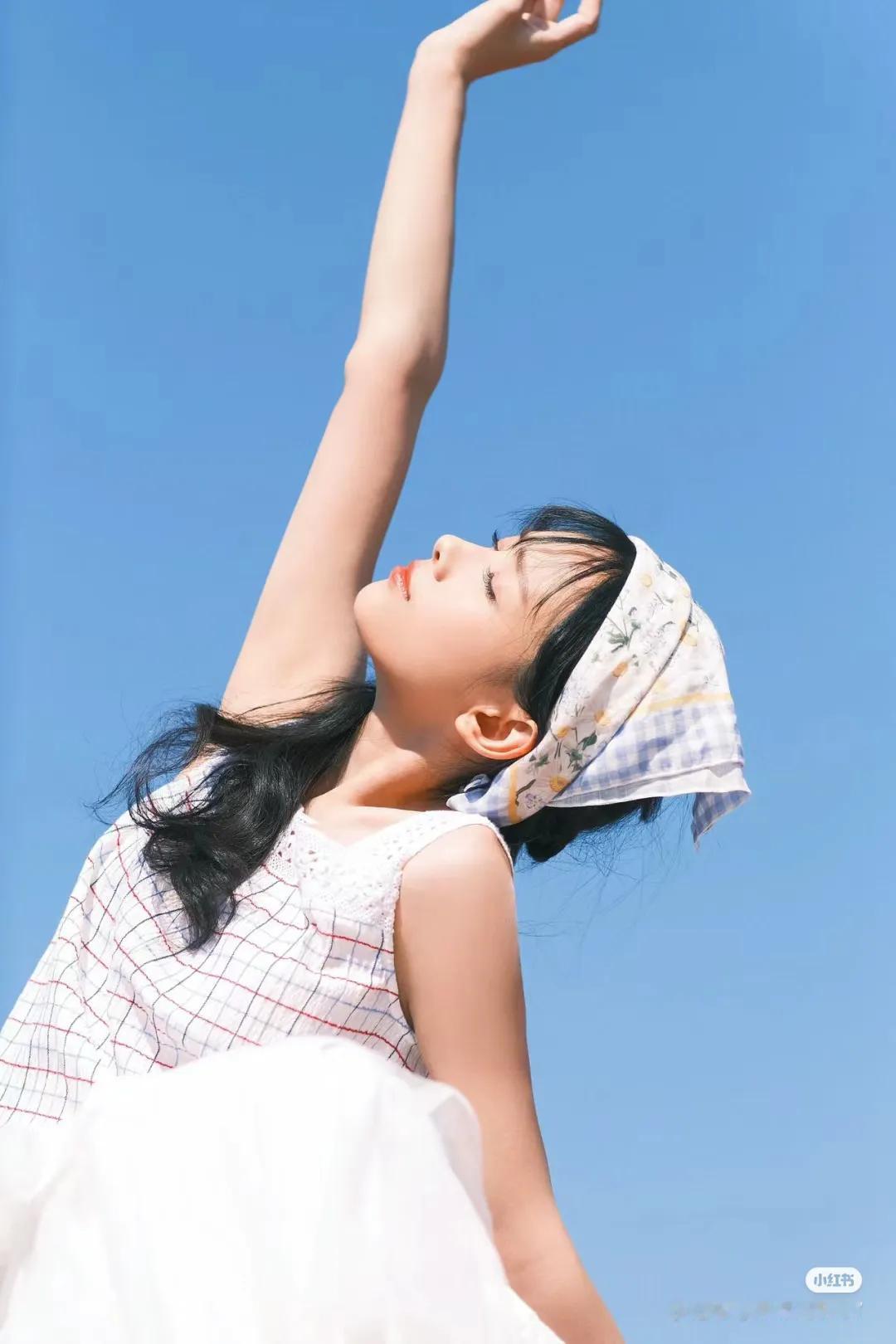 1.成毅、曾舜晞主演的《莲花楼》吸金能力超强，2月7日起重庆卫视黄金档播出，海内