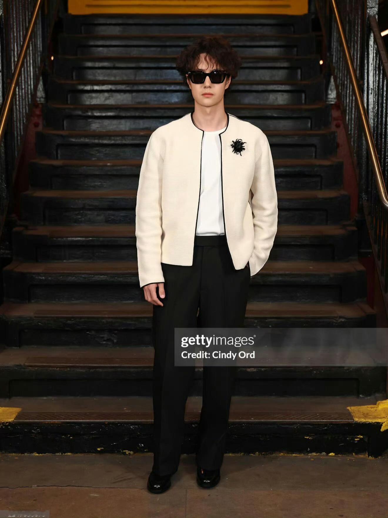 王一博 × CHANEL 2026高级手工坊系列喜闻乐见的生图环节📸 身穿 C