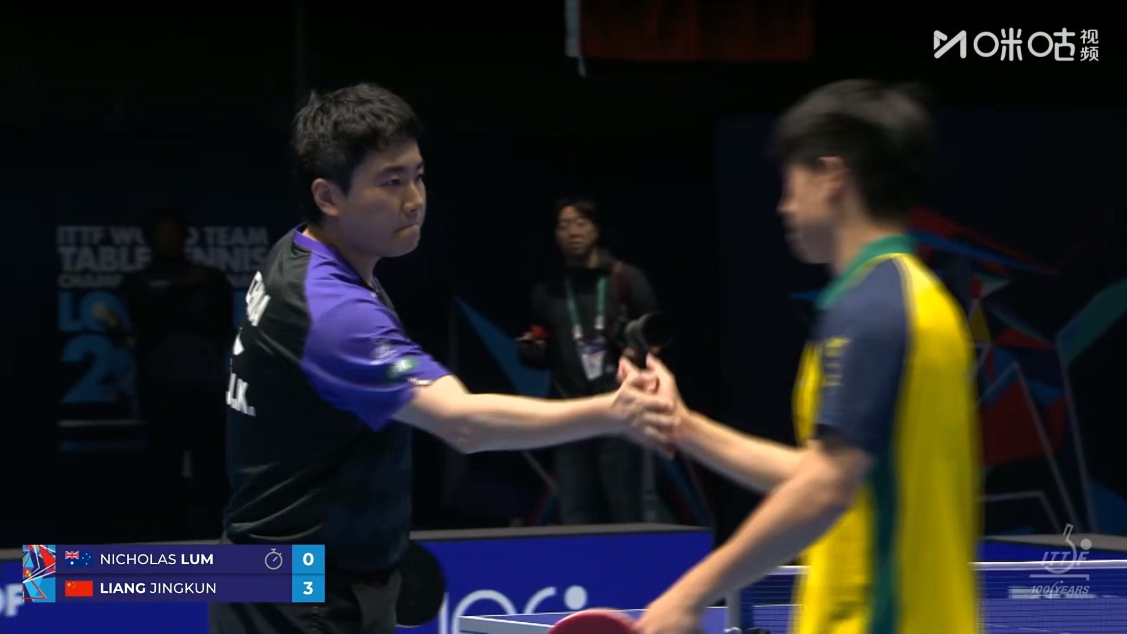 梁靖崑3比0林文政(11-9，11-5，11-6)梁靖崑vs林文政中国男团vs澳