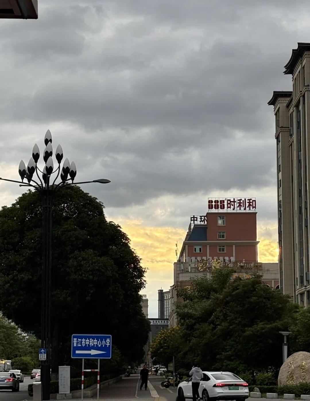 泉州人民不用谢我
我离开泉州
帮你们把阴天带回成都
后面三天你们都是晴天！
笔记