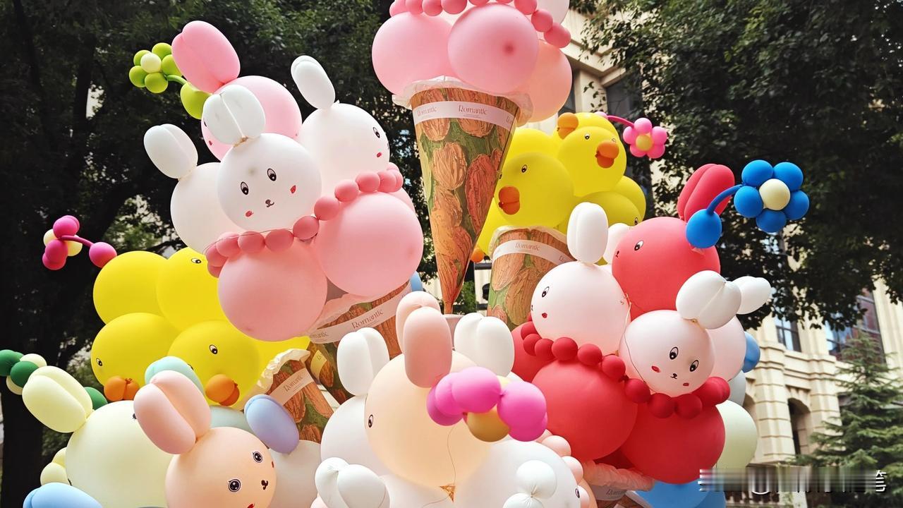 #人活一辈子，金钱健康哪个重要#
你看哈，要是有好多钱，那确实能买不少好东西，想