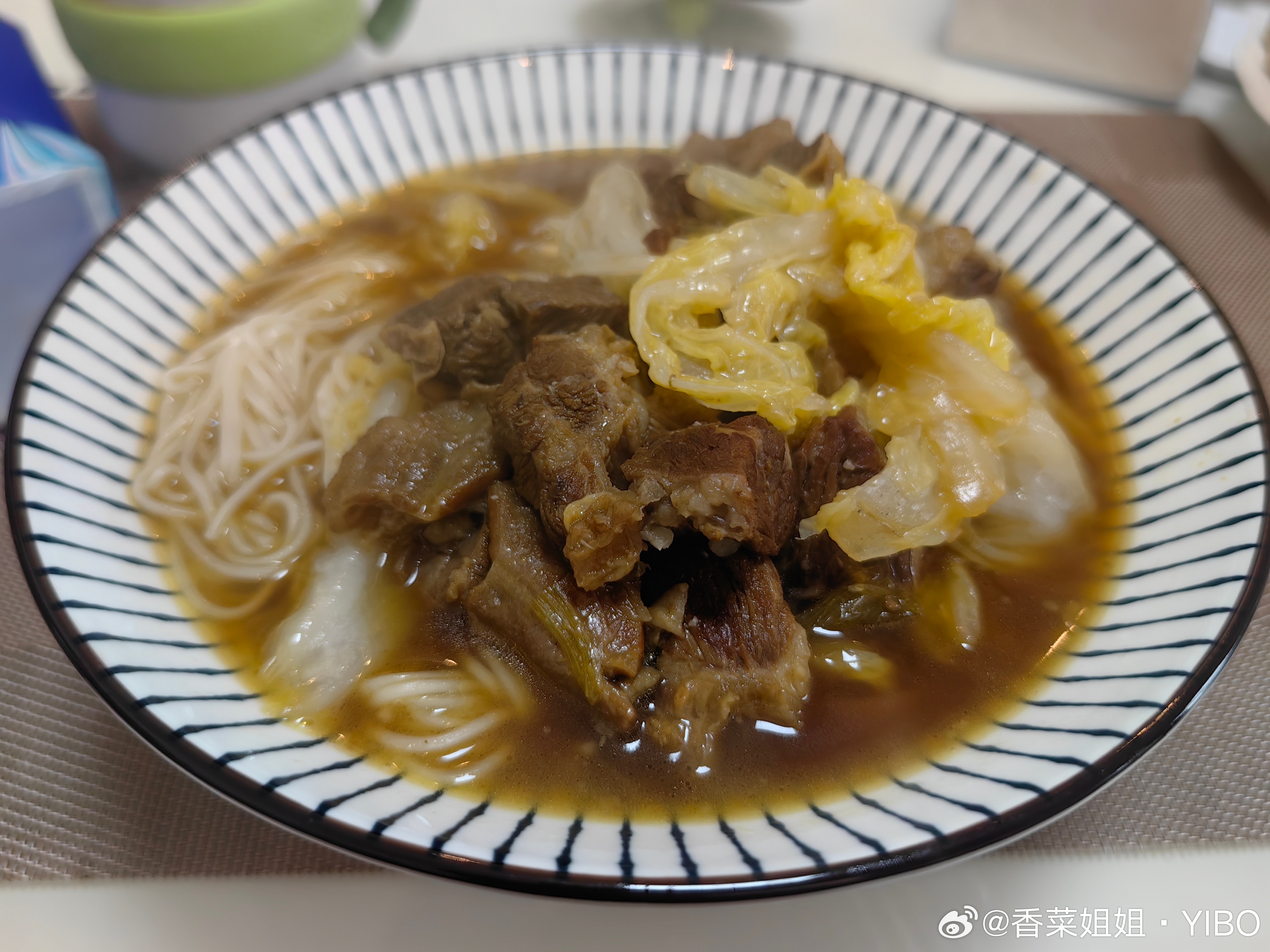 早安 早上好，来碗自己做的红烧牛肉面，开启元气满满的一天 