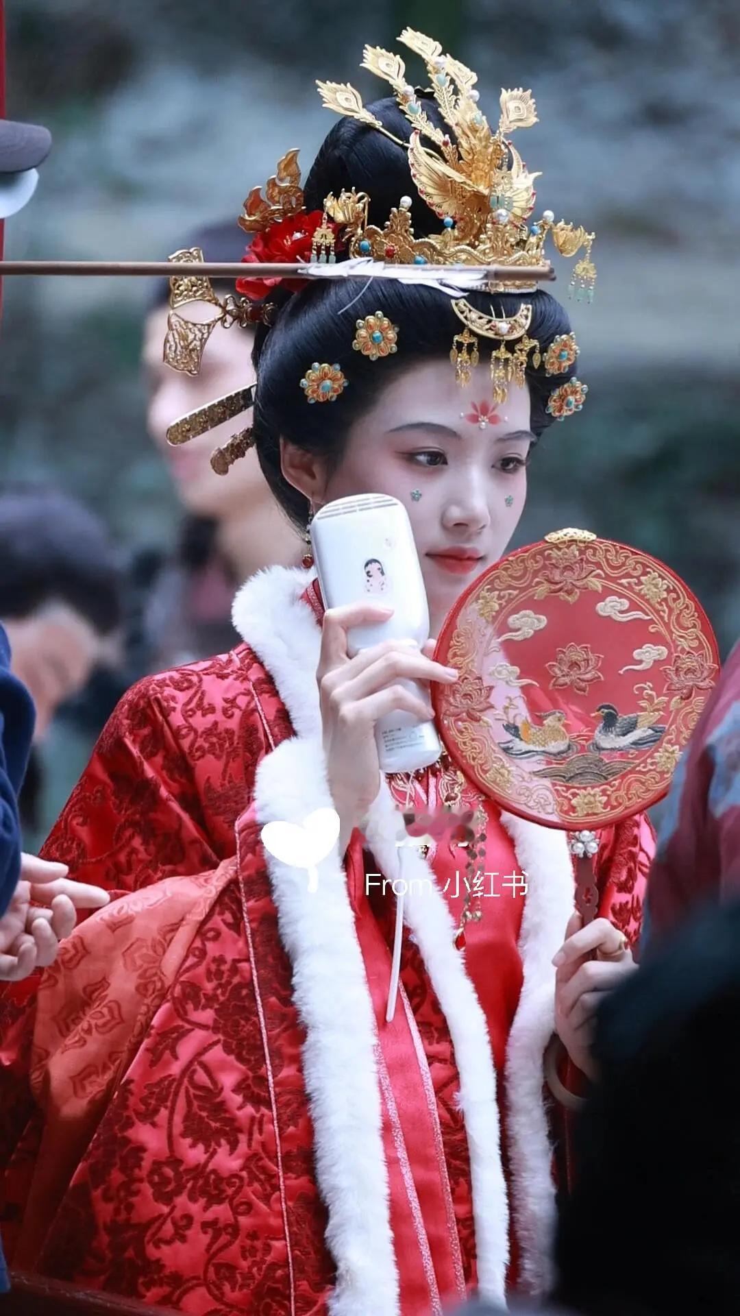 没人觉得卢昱晓这个妆容很丑吗
