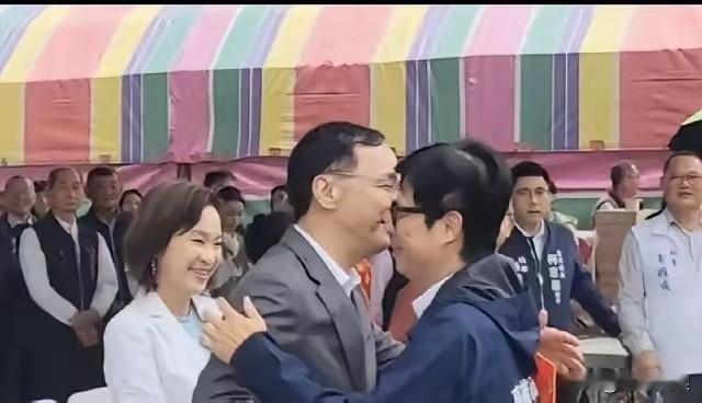 最近，国民党前主席朱立伦在高雄公开表示，他和高雄市长陈其迈交情非常好。

如果这