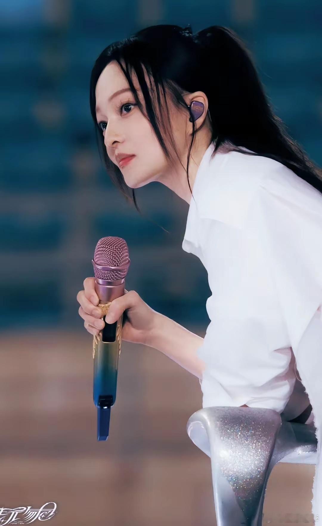 我拍的张韶涵|大连彩排📸白衬衫高马尾姐姐好飒好美好迷人舞台氛围感 张韶涵 张韶