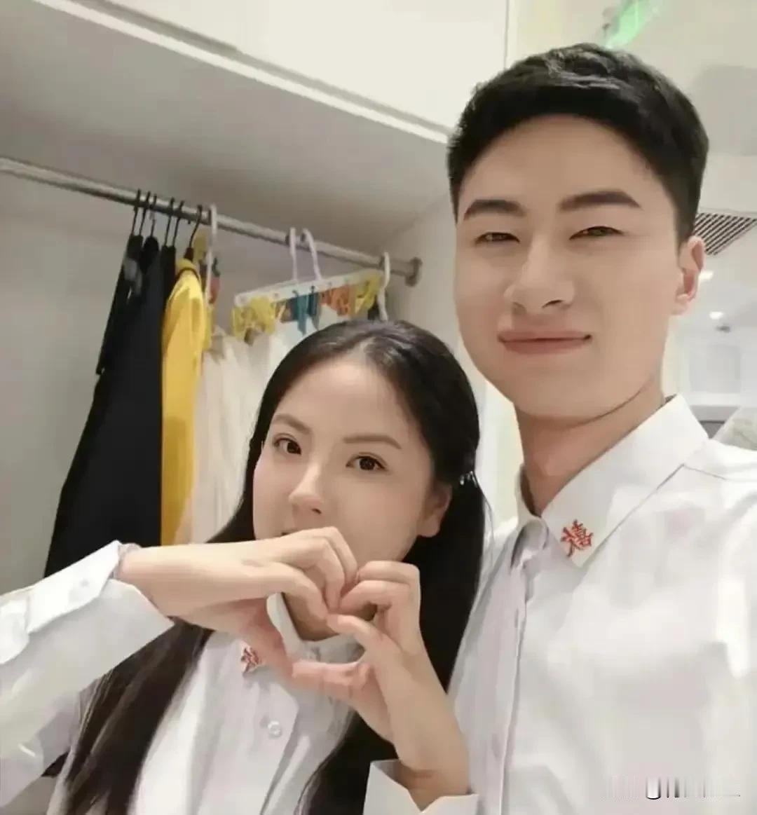 清华博士庞众望，女友抖音80万粉。

他每天实验室14小时，拒掉年薪百万offe