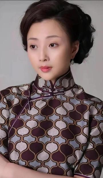 2009年，刚离婚的的殷桃，被大富豪孙东海疯狂追求，两人在一起了，但孙东海忘不了