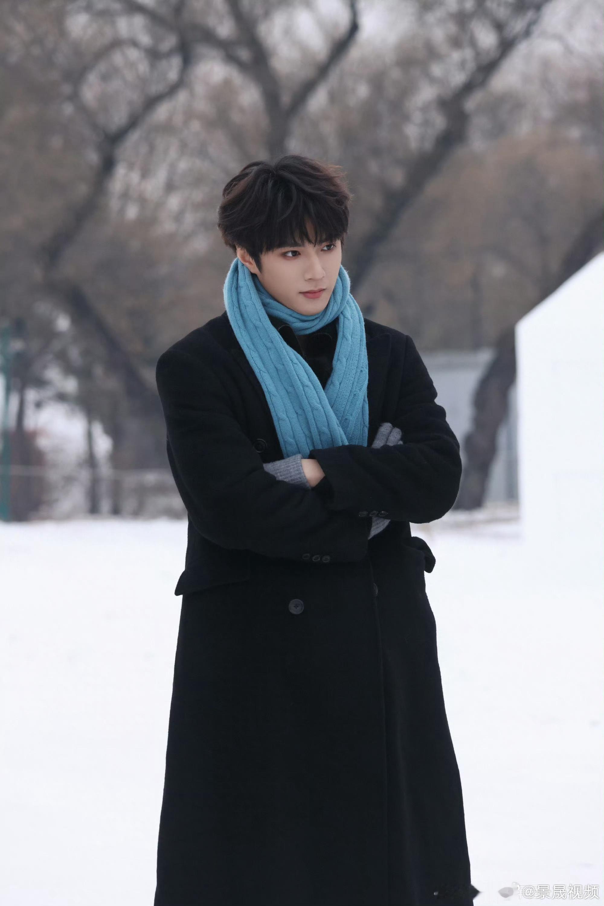 刘耀文发了10宫格 有风度的7张花絮时间已查收！刘耀文的哈尔滨之行花絮照氛围感拉