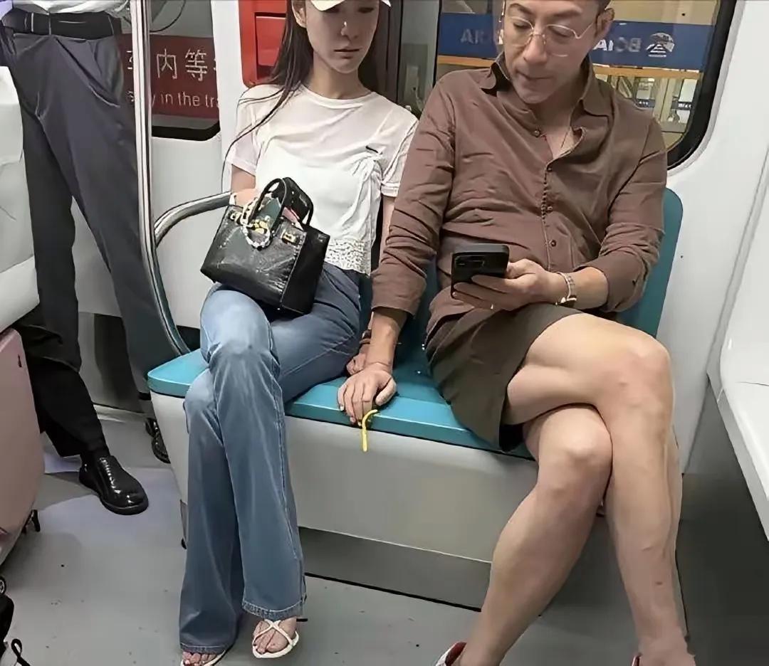看网友发的汪小菲夫妻地铁出行照我下意识的感觉是，这两人性格可能互换了，印象中男人