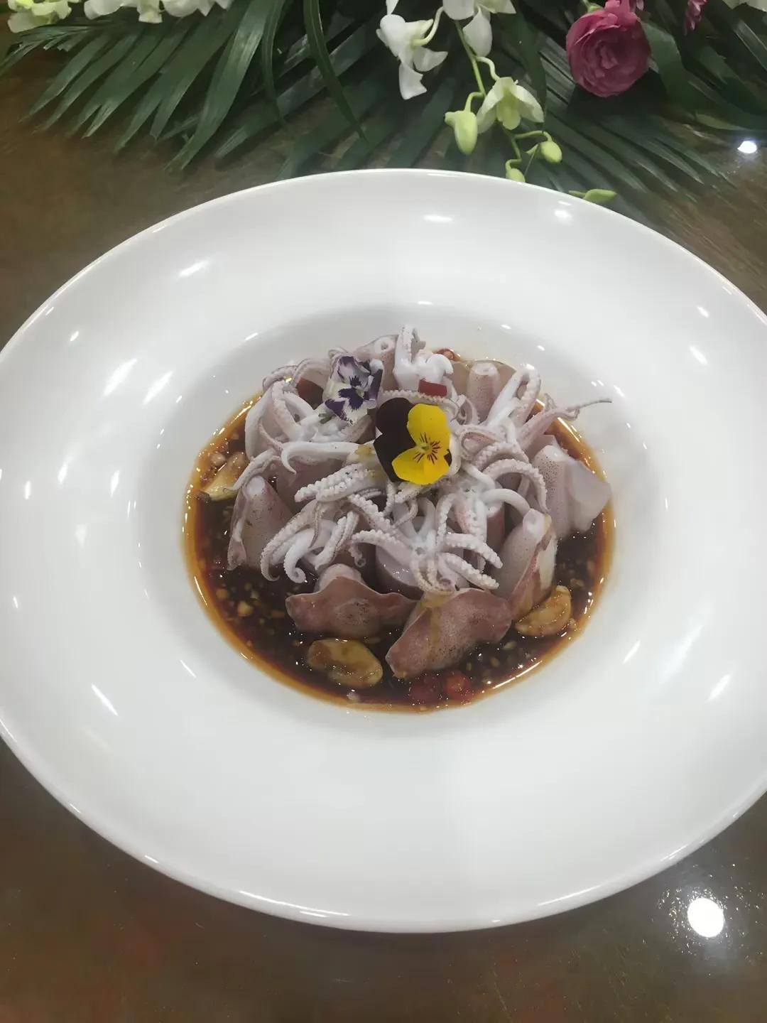 #春日生活打卡季#捞汁小卷
1、主料:
小卷0、6斤
2、酱计2.
陈醋0.25