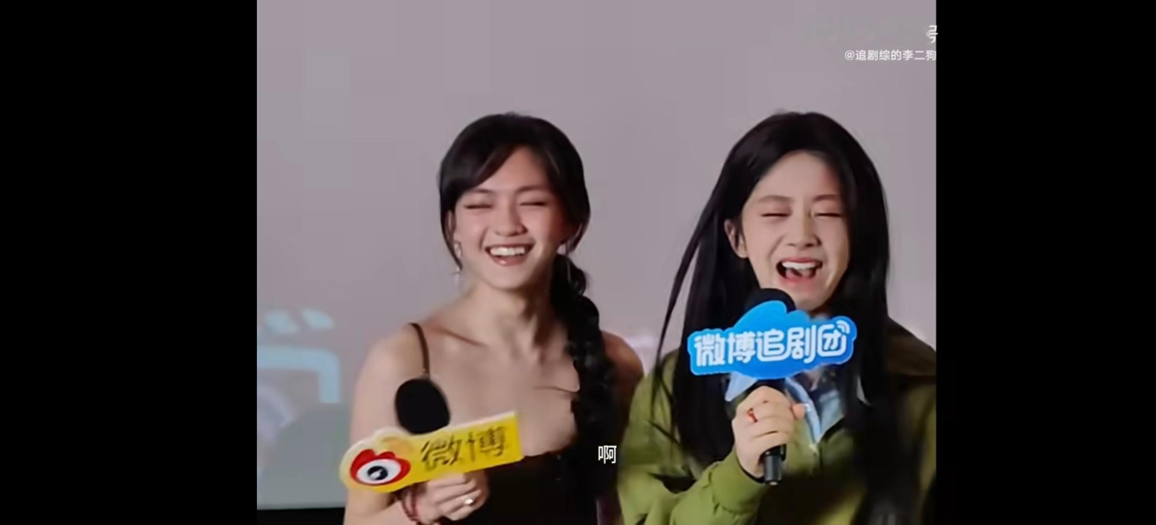 王影璐自己嗑自己  真是可爱至极！王影璐不仅演技出众，连自己都能成为自己的粉丝，